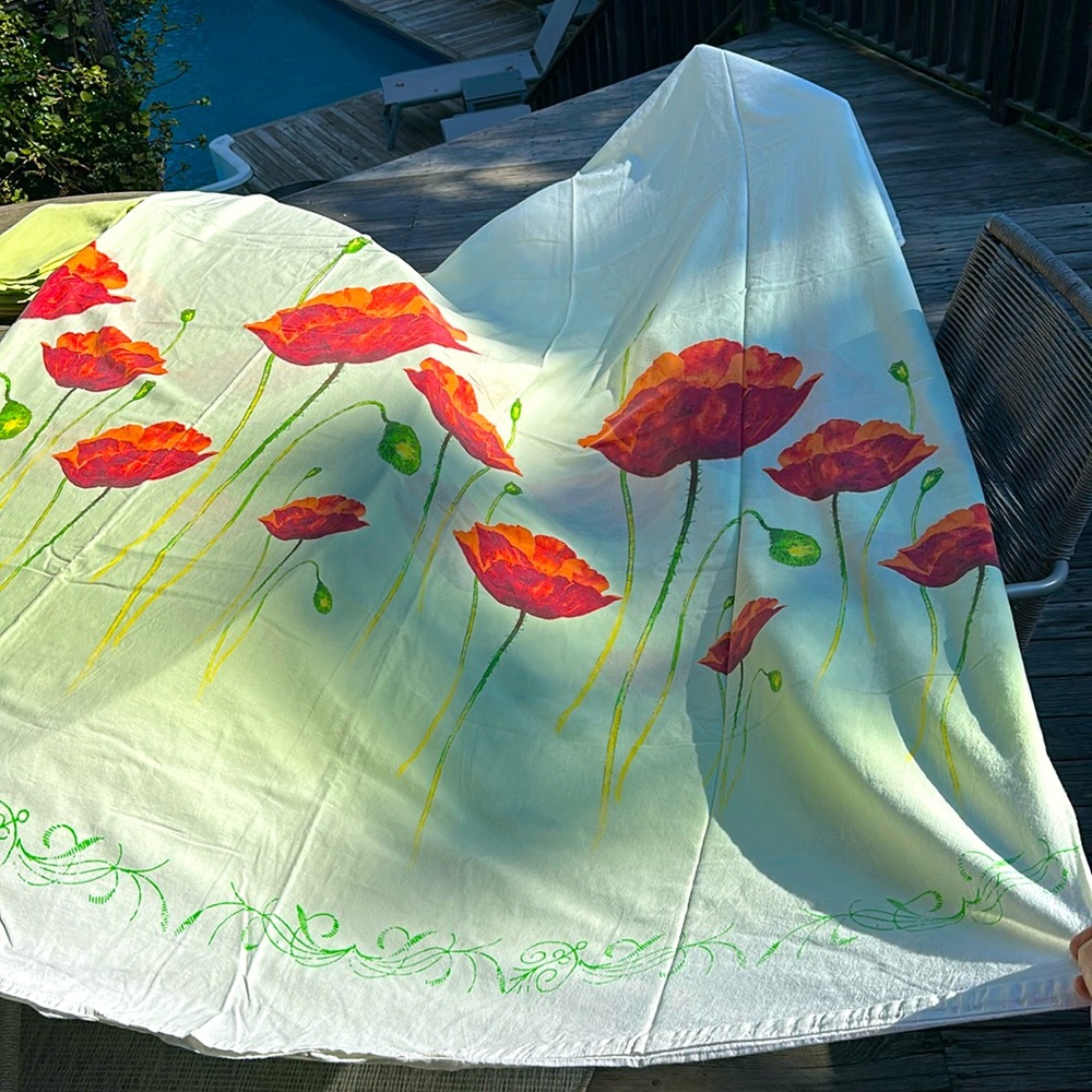 Duvet cover with beautiful red flowers 🌺